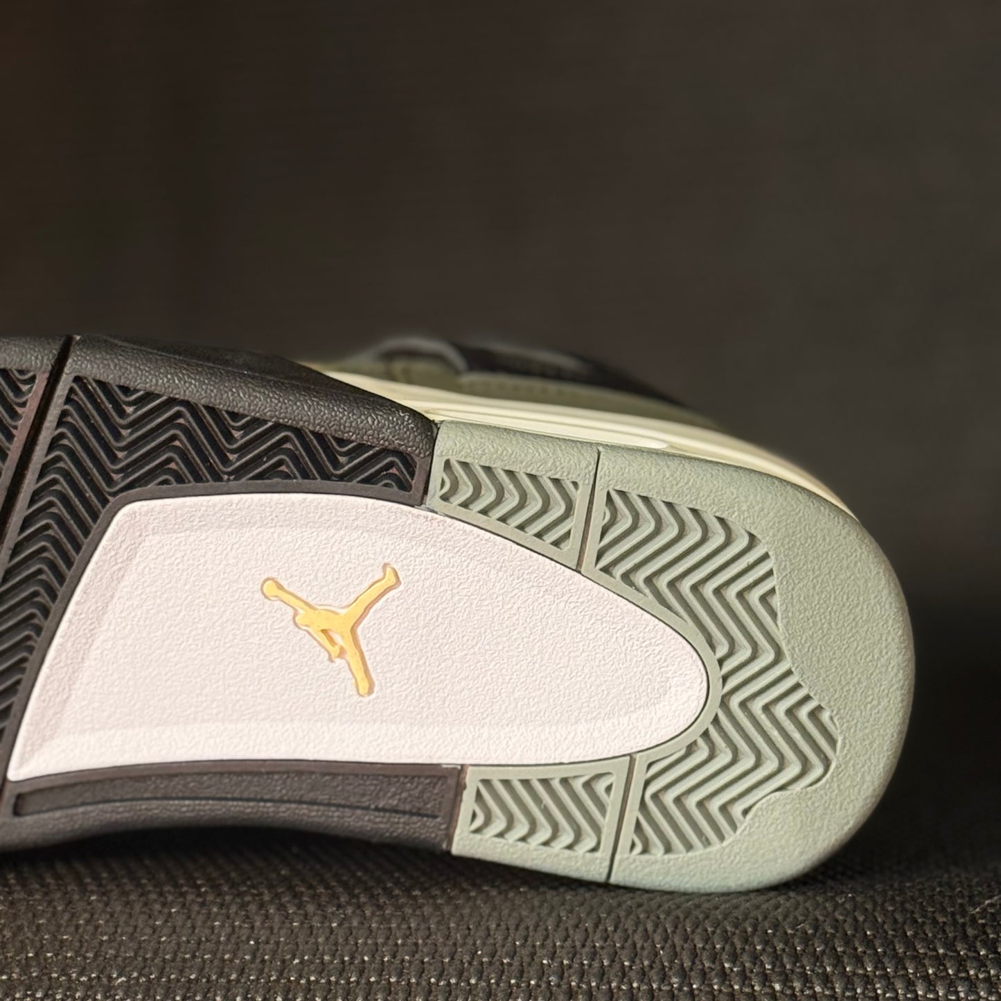 Air Jordan 4 Retro SE Craft 'Olive'