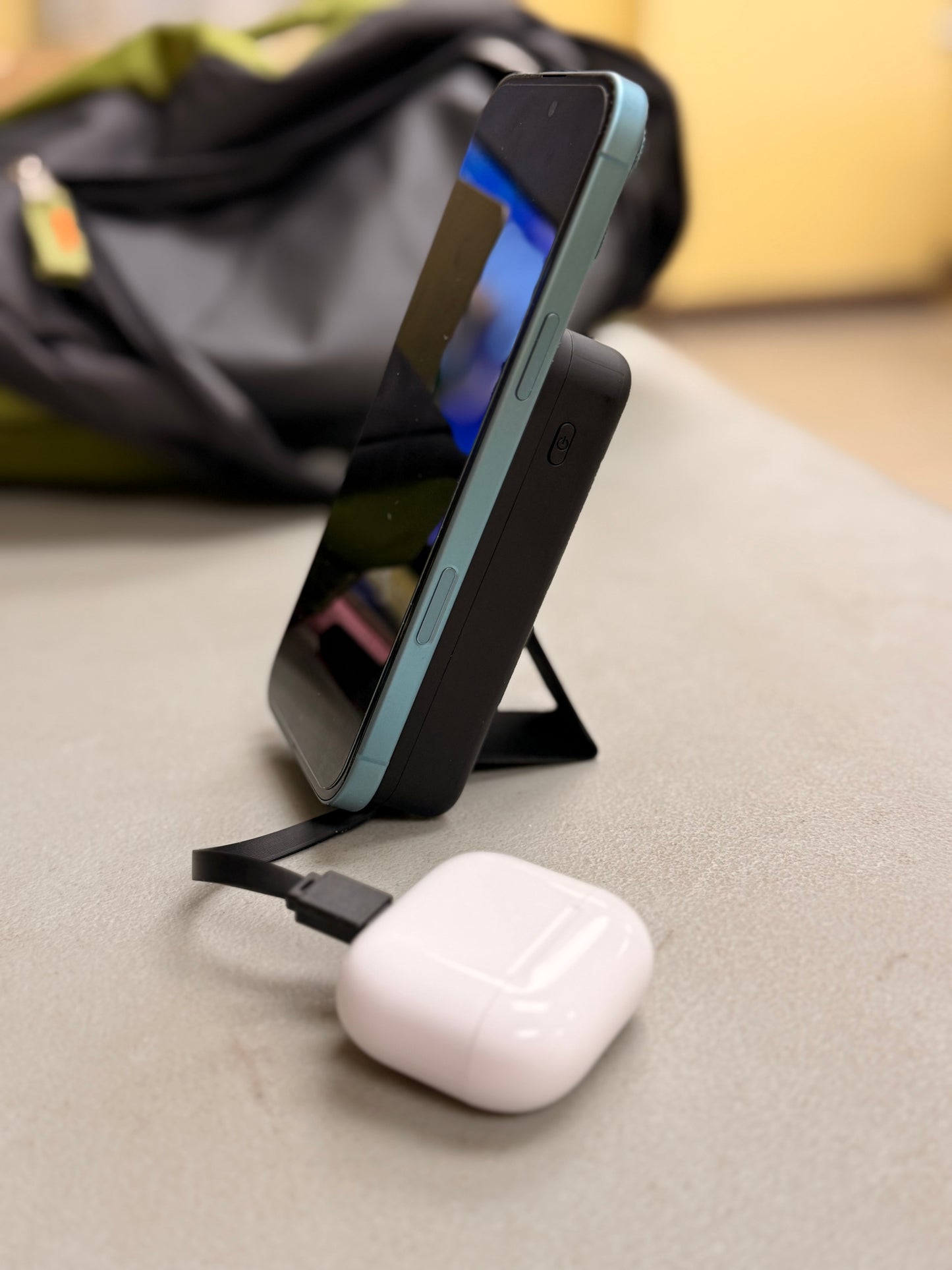 Gillymerch Magnetic Wireless Portable Charger, 10000mAh Power Bank with PD20w Fast Charging, USB C in&Out Battery Pack, Compatible with Mag-Safe for iPhone 17/16/15/14/13/12/11 Series, Samsung, Android, and More