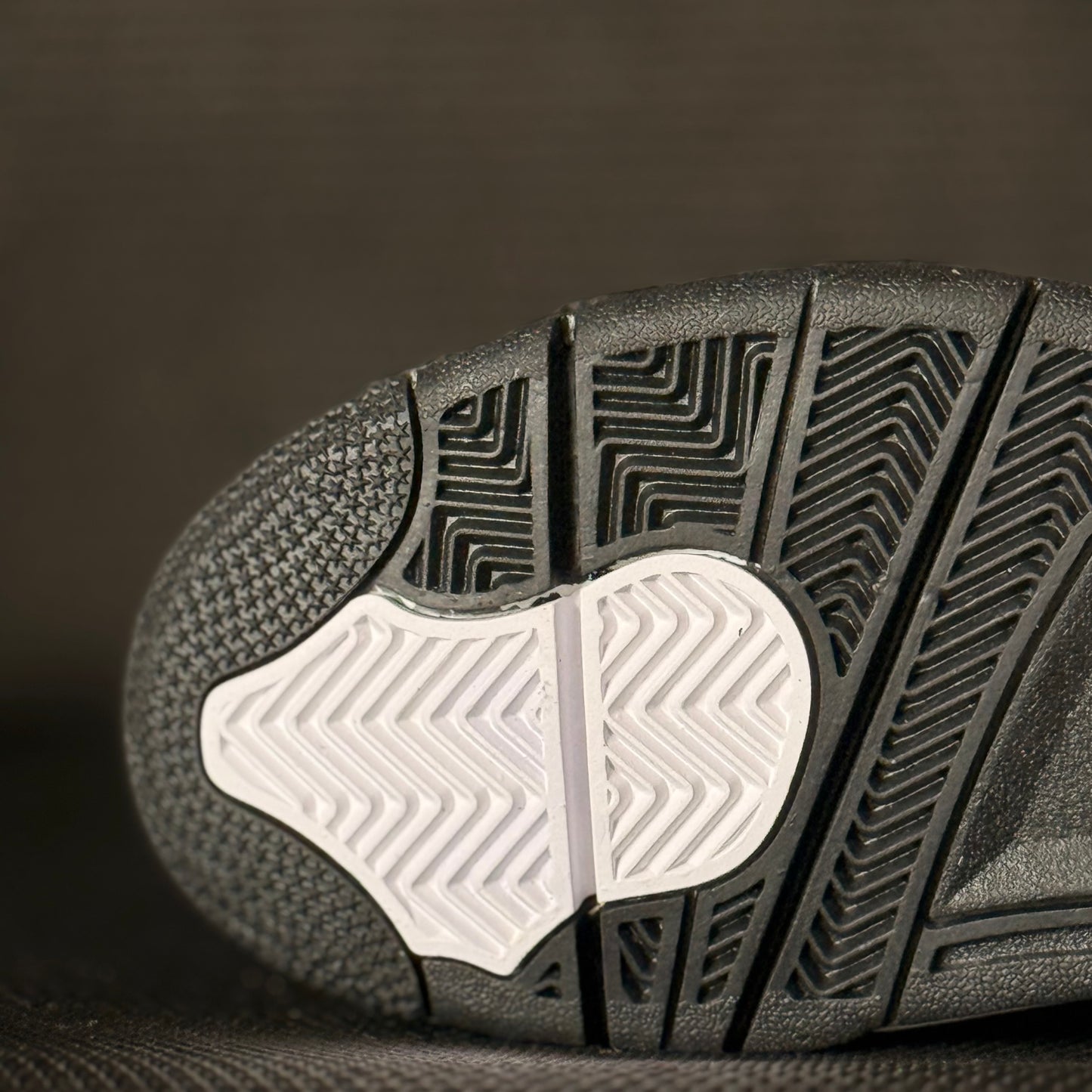 2024
Air Jordan 4 Retro 'White Thunder'