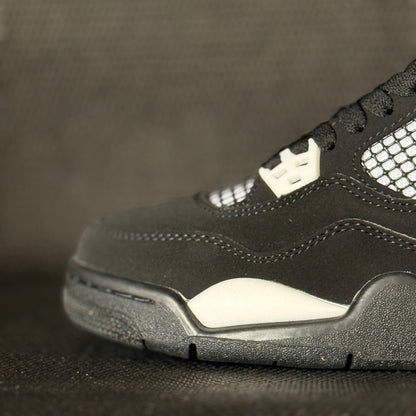 2024
Air Jordan 4 Retro 'White Thunder'