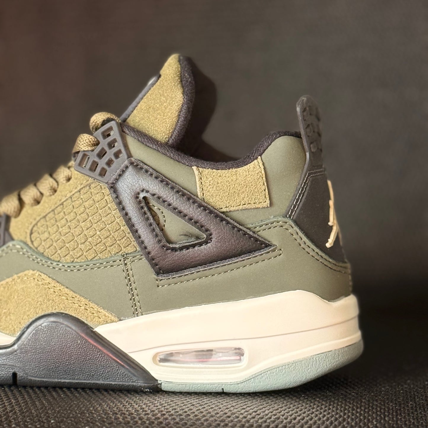 Air Jordan 4 Retro SE Craft 'Olive'