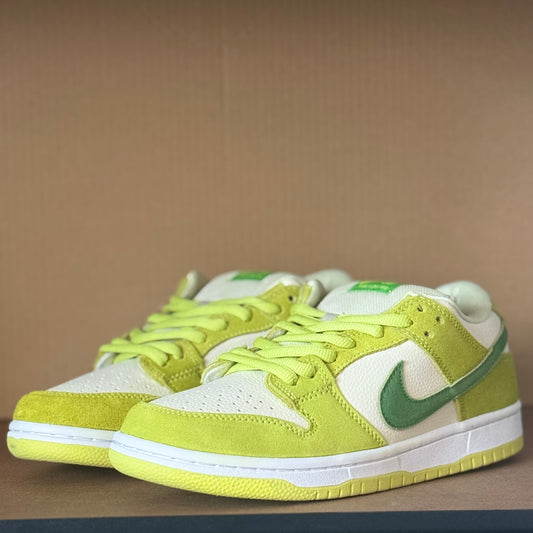 Nike Dunk “Vivid Sulfur”