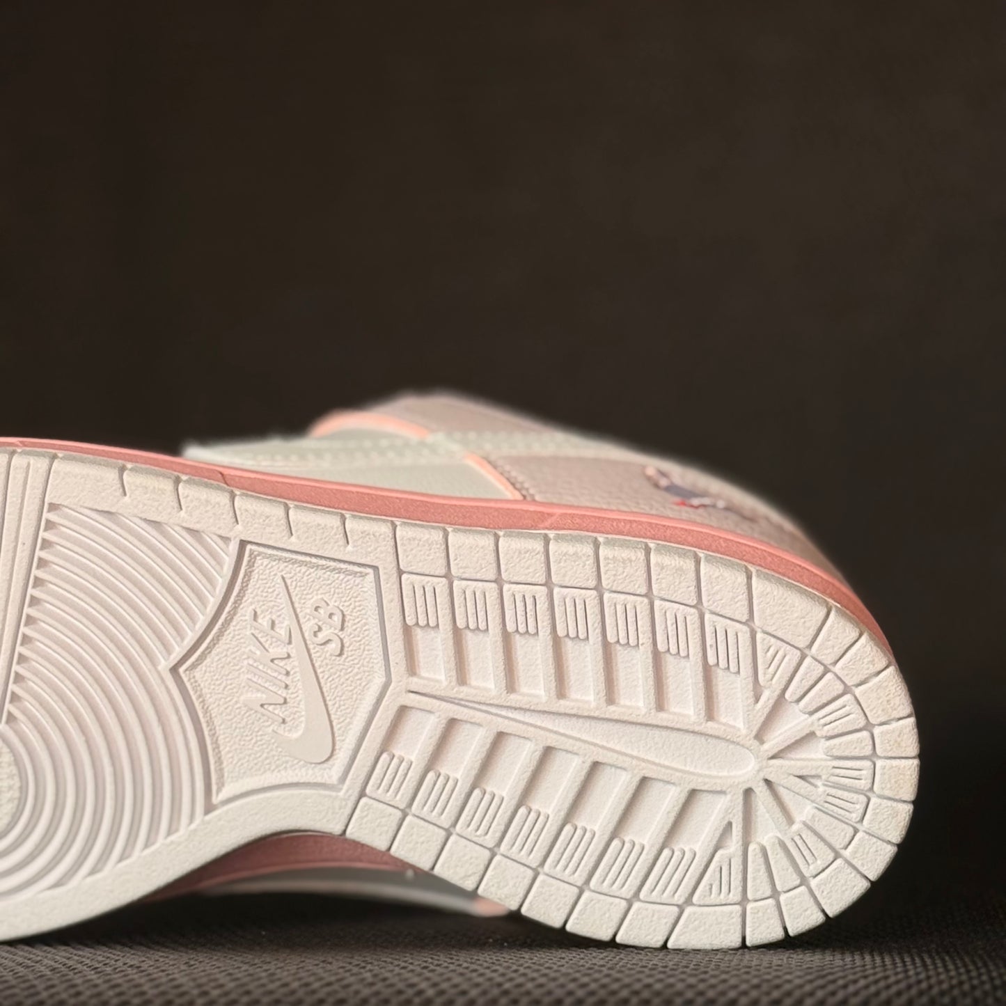 WMNS NIKE DUNK LOW ELITE SB