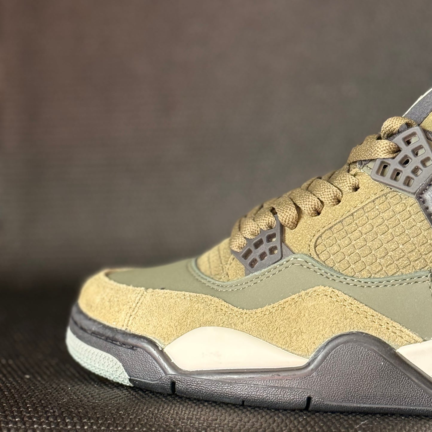 Air Jordan 4 Retro SE Craft 'Olive'